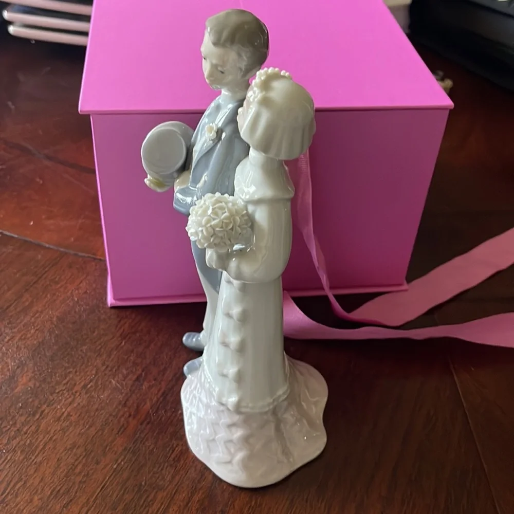 Vintage Lladro Bride and Groom Wedding Figurine